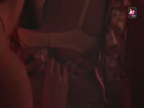 GARIMA JAIN NUDE/SEXY SCENE IN GANDI BAAT