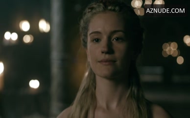 ALICIA AGNESON in Vikings