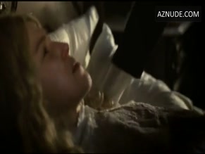 AMANDA HALE NUDE/SEXY SCENE IN THE CRIMSON PETAL AND THE WHITE