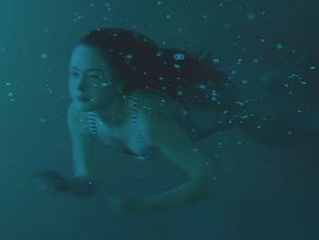 Amelie HoeferleSexy in Night Swim