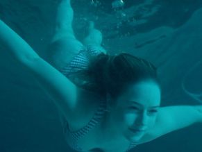 Amelie HoeferleSexy in Night Swim