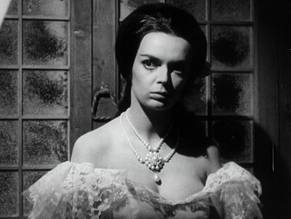 Barbara SteeleSexy in Castle of Blood