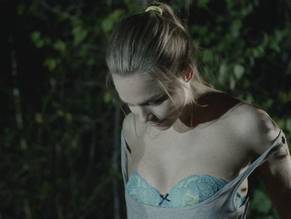 Elise GatienSexy in Lost After Dark