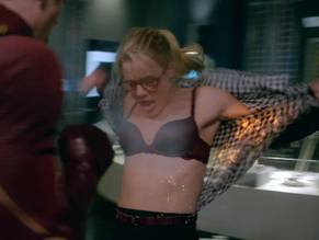 Emily Bett RickardsSexy in The Flash