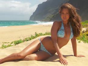 Emily DiDonatoSexy in Sports Illustrated: Behind the Tanlines - Kauai
