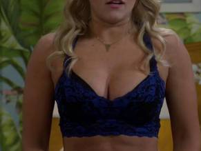 Emily OsmentSexy in Young & Hungry