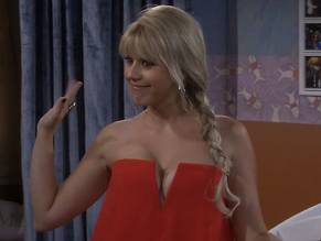 Jodie SweetinSexy in Fuller House