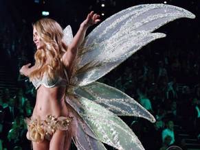 Lindsay EllingsonSexy in The Victoria's Secret Fashion Show 2014