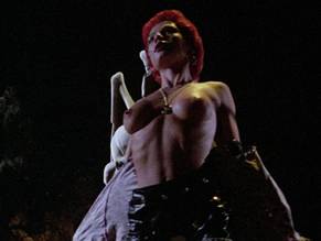 Linnea QuigleySexy in The Return of the Living Dead