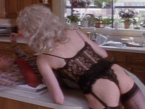 Mariel HemingwaySexy in Tales from the Crypt
