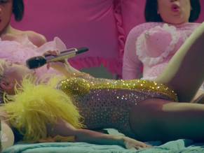 Miley CyrusSexy in Miley Cyrus: Bangerz Tour