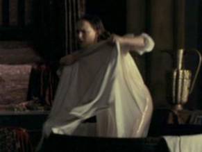 Natalie PortmanSexy in The Other Boleyn Girl