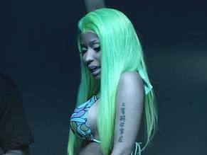 Nicki MinajSexy in Beez In The Trap