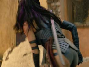 Olivia MunnSexy in X-Men: Apocalypse
