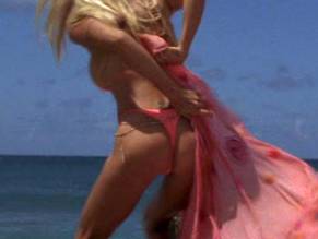 Pamela AndersonSexy in Baywatch: Hawaiian Wedding