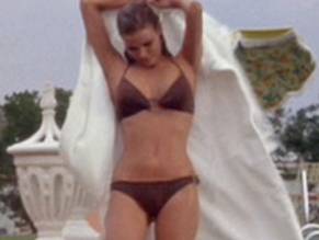 Raquel WelchSexy in Lady in Cement