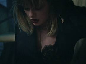Taylor SwiftSexy in I Don't Wanna Live Forever