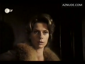 CORINNA KIRCHHOFF in DAS SPINNENNETZ (1989)