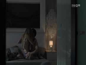 PAULIA CHAPKO NUDE/SEXY SCENE IN MIASTO SKARBOW