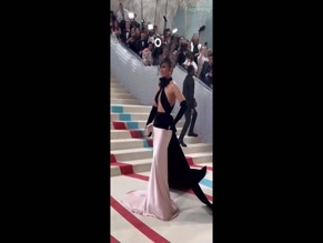 JENNIFER LOPEZ in JENNIFER LOPEZ SIZZLES IN SEXY OUTFIT AT 2023 MET GALA IN NYC2021