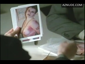 ELIZABETH HANES NUDE/SEXY SCENE IN COLD BLOODED