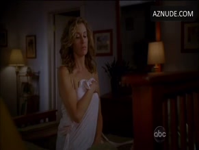 FELICITY HUFFMAN NUDE/SEXY SCENE IN DESPERATE HOUSEWIVES