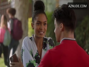 HALLE BAILEY in GROWN-ISH(2018-)