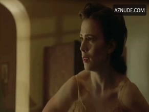 HAYLEY ATWELL NUDE/SEXY SCENE IN RESTLESS