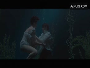 IBEN AKERLIE NUDE/SEXY SCENE IN LAKE OF DEATH