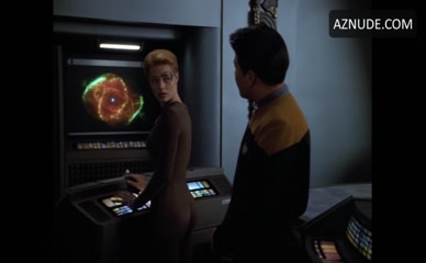 JERI RYAN in Star Trek: Voyager