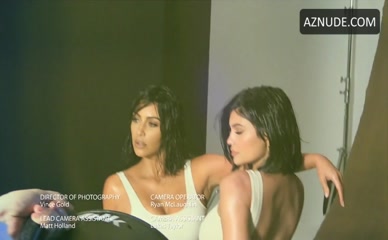 KIM KARDASHIAN WEST in Keeping Up With The Kardashians