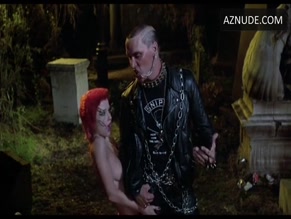 LINNEA QUIGLEY in THE RETURN OF THE LIVING DEAD (1985)