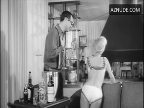 MAMIE VAN DOREN NUDE/SEXY SCENE IN 3 NUTS IN SEARCH OF A BOLT