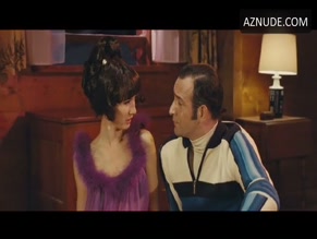 MOON DAILLY in OSS 117 - LOST IN RIO(2009)