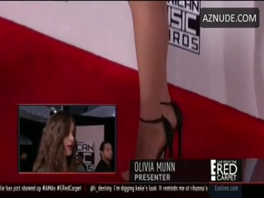 OLIVIA MUNN NUDE/SEXY SCENE IN E! LIVE FROM THE RED CARPET