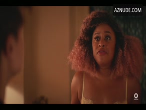 PHOEBE ROBINSON NUDE/SEXY SCENE IN EVERYTHINGS TRASH