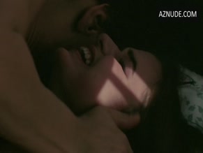 POLLY SHANNON NUDE/SEXY SCENE IN LOVE & HUMAN REMAINS