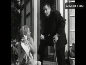SHIRLEY EATON in THE GIRL HUNTERS (1963)