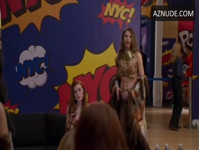 SUTTON FOSTER in YOUNGER(2015-)