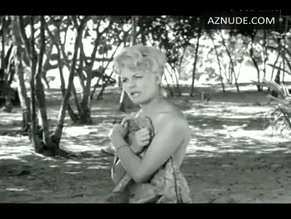 TANIA VELIA in FIEND OF DOPE ISLAND (1961)