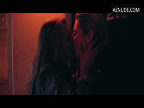 TAYLOR HICKSON NUDE/SEXY SCENE IN RESIDUE
