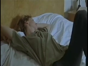 ELISE PERRIER in TROP (PEU) D'AMOUR (1998)