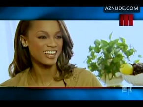 TYRA BANKS in E! TRUE HOLLYWOOD STORY(2001-2006)