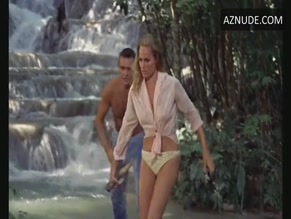 URSULA ANDRESS in DR. NO (1962)
