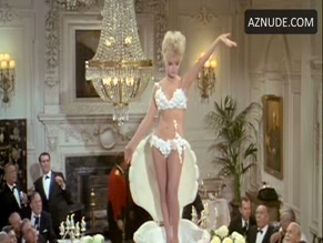 VIRNA LISI NUDE/SEXY SCENE IN HOW TO MURDER YOUR WIFE