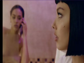 MILAGROS VIADO in WTF! CON LA MUSICA A OTRA PARTE