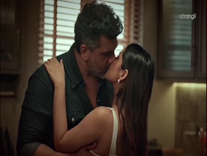 SIMRAN KAUR NUDE/SEXY SCENE IN NA TUM JAANO NA HUM