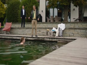 TERESA KLAMERT in HUBERT OHNE STALLER