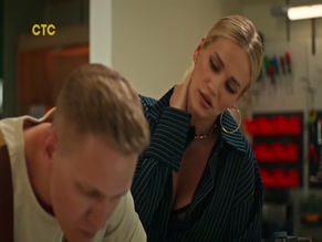 VALERIYA ASTAPOVA NUDE/SEXY SCENE IN KHIMKINSKIE VEDMY