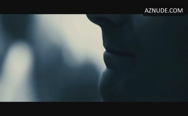 MILLA JOVOVICH NUDE/SEXY SCENE IN A PERFECT GETAWAY